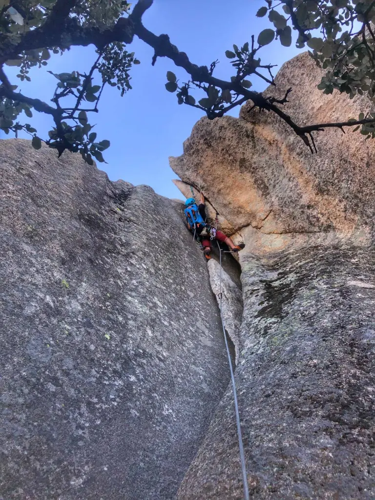 Escalada en Peña Sirio (suroeste)