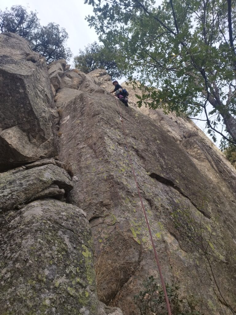 Amor de Perro a la Pared de los Tubos, La Cabrera (7a)