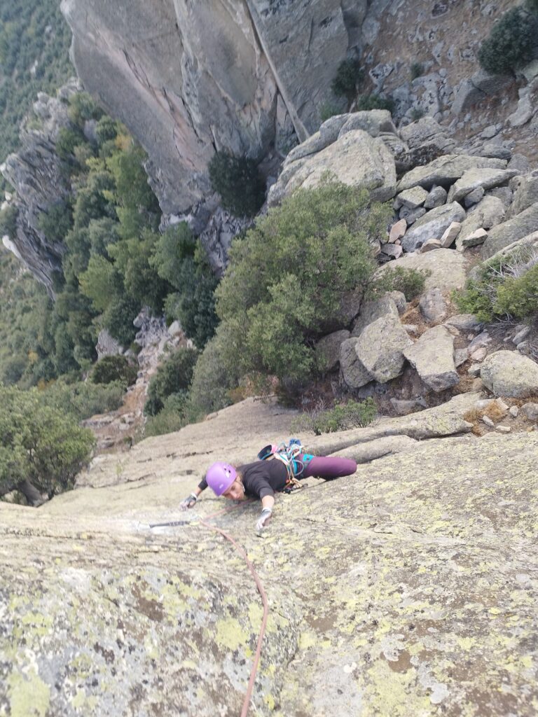 Amor de Perro a la Pared de los Tubos, La Cabrera (7a)